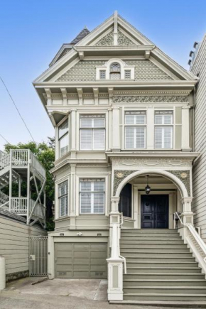 Historic & Charming Victorian Home Sleeps 11